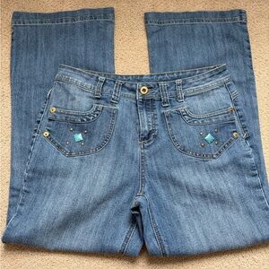 Stylish Blue Straight Leg Jeans with Embellished Pockets